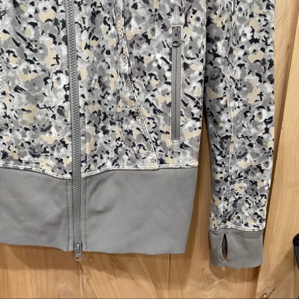 Lululemon Nice Asana Jacket Size 6 Not So Petite - Picture 9 of 13